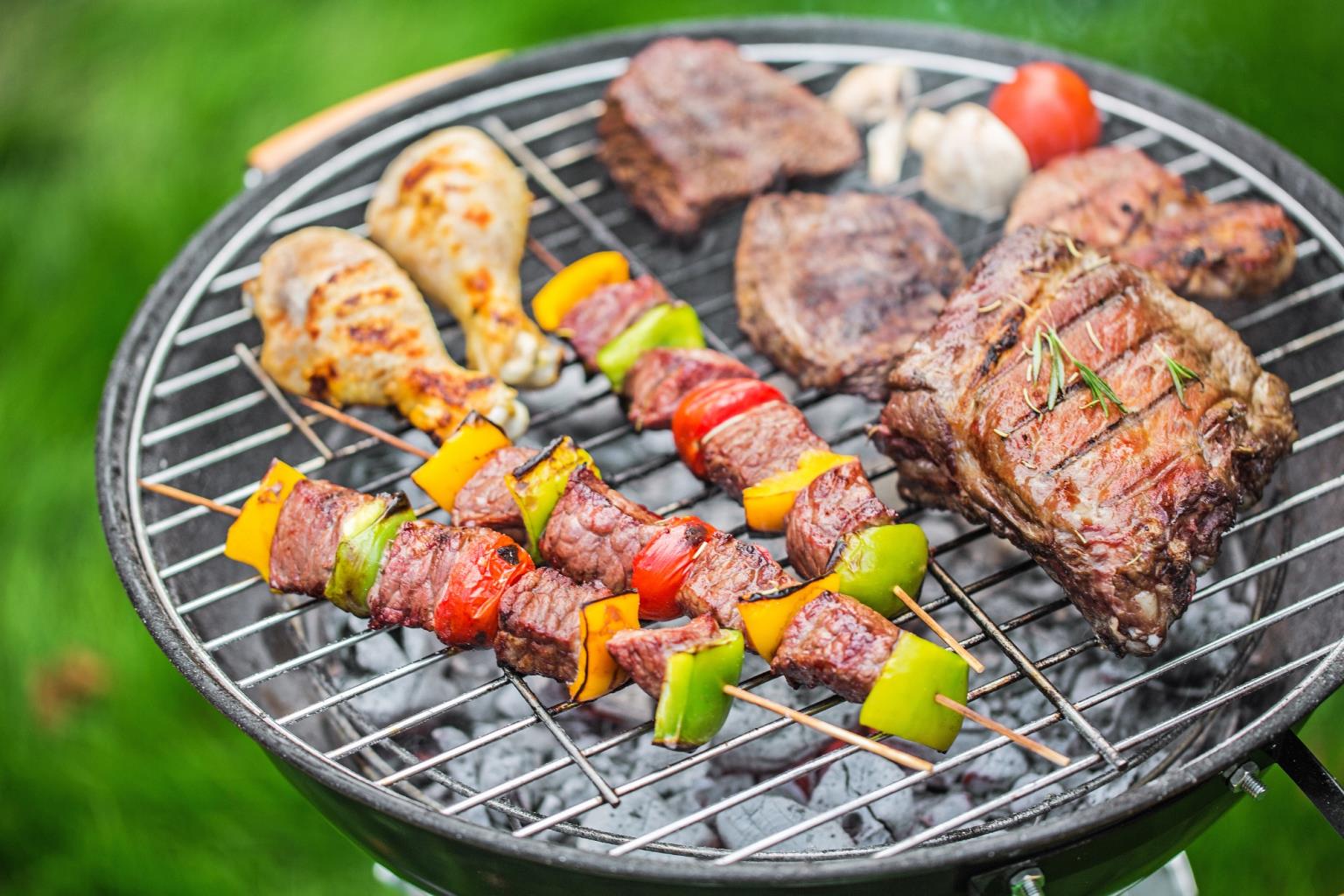Itt a grillszezon! Ezeknek a könyveknek a segítségével nem éghetsz be