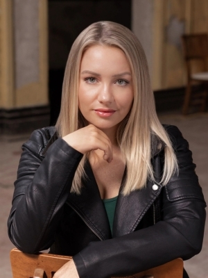 Jeneva Rose
