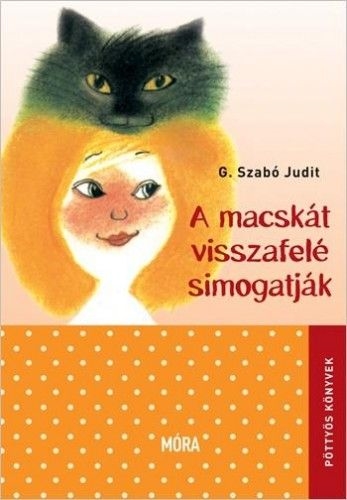 A macskát visszafelé simogatják